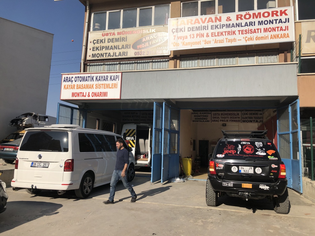 VW TRANSPORTER ÇEKİ DEMİRİ TAKMA MONTESİ VE ARAÇ PROJE FİRMASI ANKARA USTA MÜHENDİSLİK İLETİŞİM: 05323118894